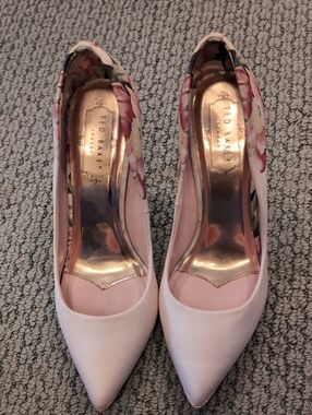 Ted Baker Pale Pink Pointed-Toe Floral-Trim Pumps